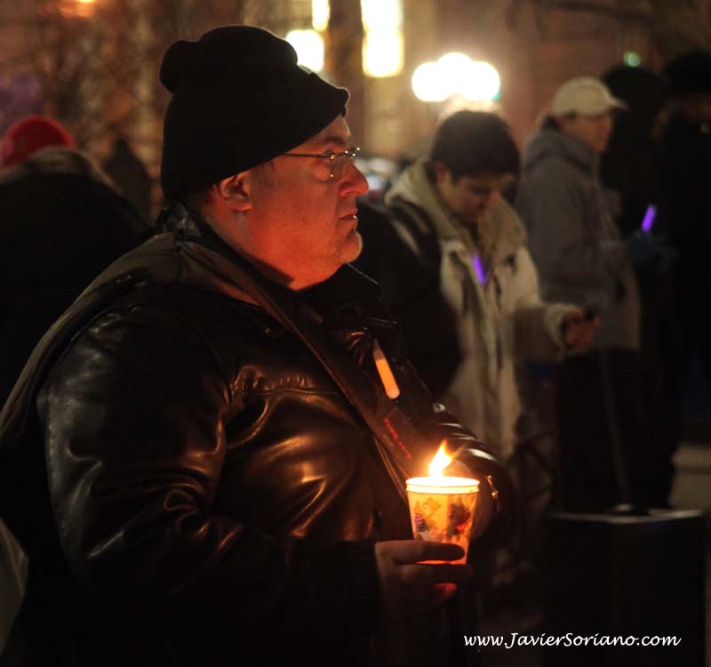 Javier Soriano: Latino photographer. Union Square, New York City. Vigilia por lo sucedido en Tucson, Arizona.