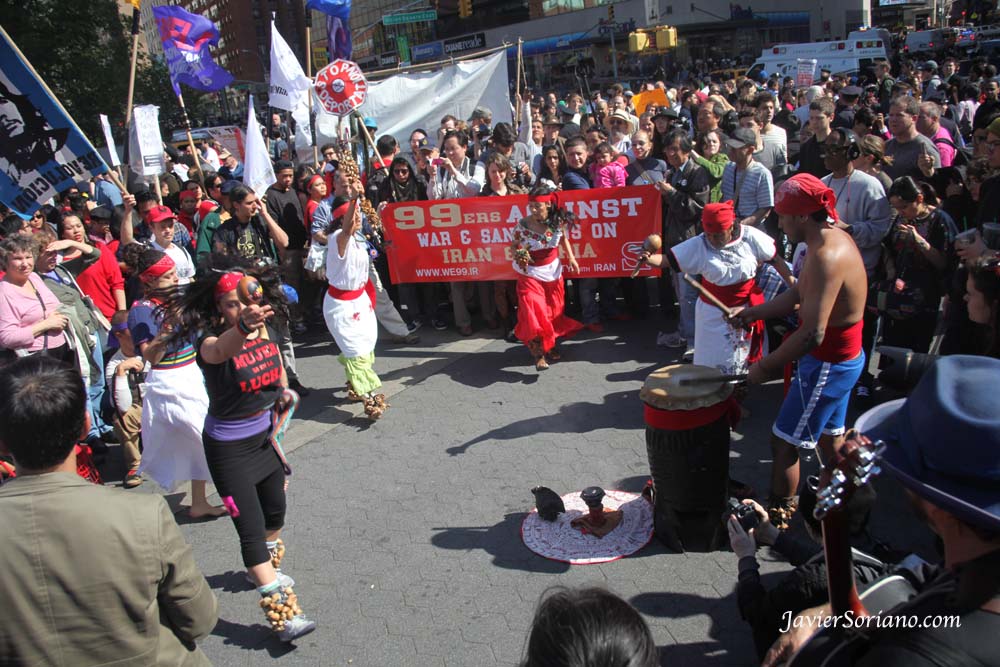 Tuesday, May 1, 2012. New York City - May Day — International Workers’ Day.   Martes 1 de mayo de 2012. Ciudad de Nueva York - May Day - Día Internacional de los Trabajadores. Grupo de danzantes de danzas Indígenas en Union Square en celebración del Día Internacional de los trabajadores.   Photo by Javier Soriano/www.JavierSoriano.com