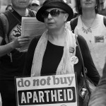 Thursday, May 1, 2014. New York City – International Workers' Day or May Day. Washington Square Park. "Do not buy APARTHEID soda"

Jueves 1 de mayo de 2014. Ciudad de Nueva York: Día Internacional de los Trabajadores o May Day. 

Photo by Javier Soriano/JavierSoriano.com
