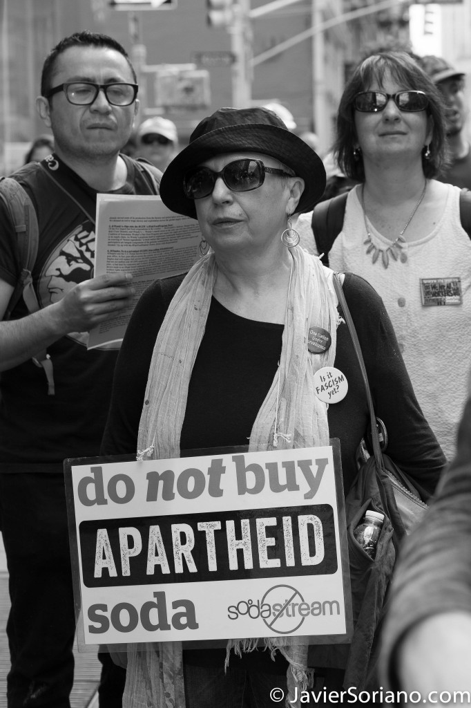 Thursday, May 1, 2014. New York City – International Workers' Day or May Day. Washington Square Park. "Do not buy APARTHEID soda" Jueves 1 de mayo de 2014. Ciudad de Nueva York: Día Internacional de los Trabajadores o May Day. Photo by Javier Soriano/JavierSoriano.com