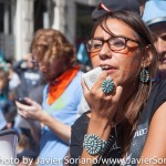 9/22/2014. NYC - An Indigenous woman speaks to protesters (Una mujer Indígena habla a los manifestantes).