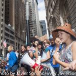 9/22/2014. NYC - A young woman speaks to protesters (Una joven habla a los manifestantes).
