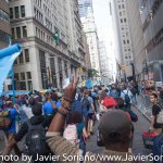 9/22/2014. NYC - Protesters walking (on Broadway) to the U.S. Stock Exchange (manifestantes caminando (en Broadway) a la Bolsa de Valores de Estados Unidos).