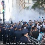 9/22/2014. NYC - Protesters having fun on Broadway and Wall St. (Los manifestantes divirtiendose en Broadway y Wall St.).