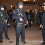 Jueves 20 de noviembre de 2014. Manhattan, ciudad de Nueva York – Manifestantes en apoyo a los 43 estudiantes de Ayotzinapa, Guerrero, México, en Grand Central Terminal, Manhattan; ciudad de Nueva York. Ninguna persona fue arrestada por policías del Departamento de Policía de la ciudad de Nueva York (NYPD, por sus siglas en Inglés). Foto por Javier Soriano/www.JavierSoriano.com