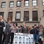 Miércoles 5 de noviembre de 2014 - Manhattan, ciudad de Nueva York - Manifestantes frente al Consulado General de México en la ciudad de Nueva York en solidaridad con los 43 estudiantes de Ayotzinapa, Guerrero, México.
Foto por Javier Soriano/www.JavierSoriano.com