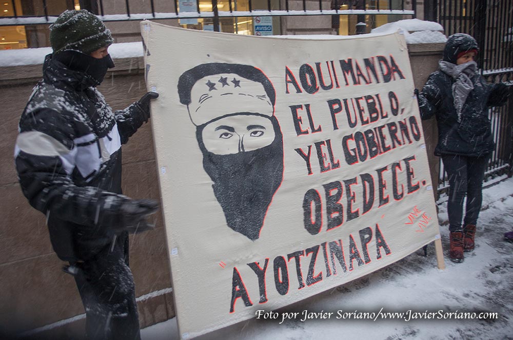 Martes, 27 de Enero, 2015. Ciudad de Nueva York – Ayer Lunes 26, la coalición Ayotzinapa Nueva York realizó una protesta frente al Consulado General de México en Nueva York. La demostración fue parte de la protesta global por la desaparición de los 43 estudiantes de Ayotzinapa en Guerrero, México.