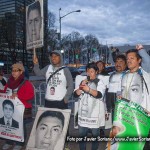 Domingo 26 de abril de 2015. Manhattan, ciudad de Nueva York - Cientos de activistas, padres, familiares y amigos de los 43 estudiantes de Ayotzinapa desaparecidos por el gobierno mexicano, realizaron una manifestación en Washington Square Park, el Consulado Mexicano y las Naciones Unidas. El señor Antonio Tizapa, padre de Jorge Antonio Tizapa Legideño, uno de los 43 estudiantes desaparecidos, participó en la manifestación.
Foto por Javier Soriano/www.JavierSoriano.com