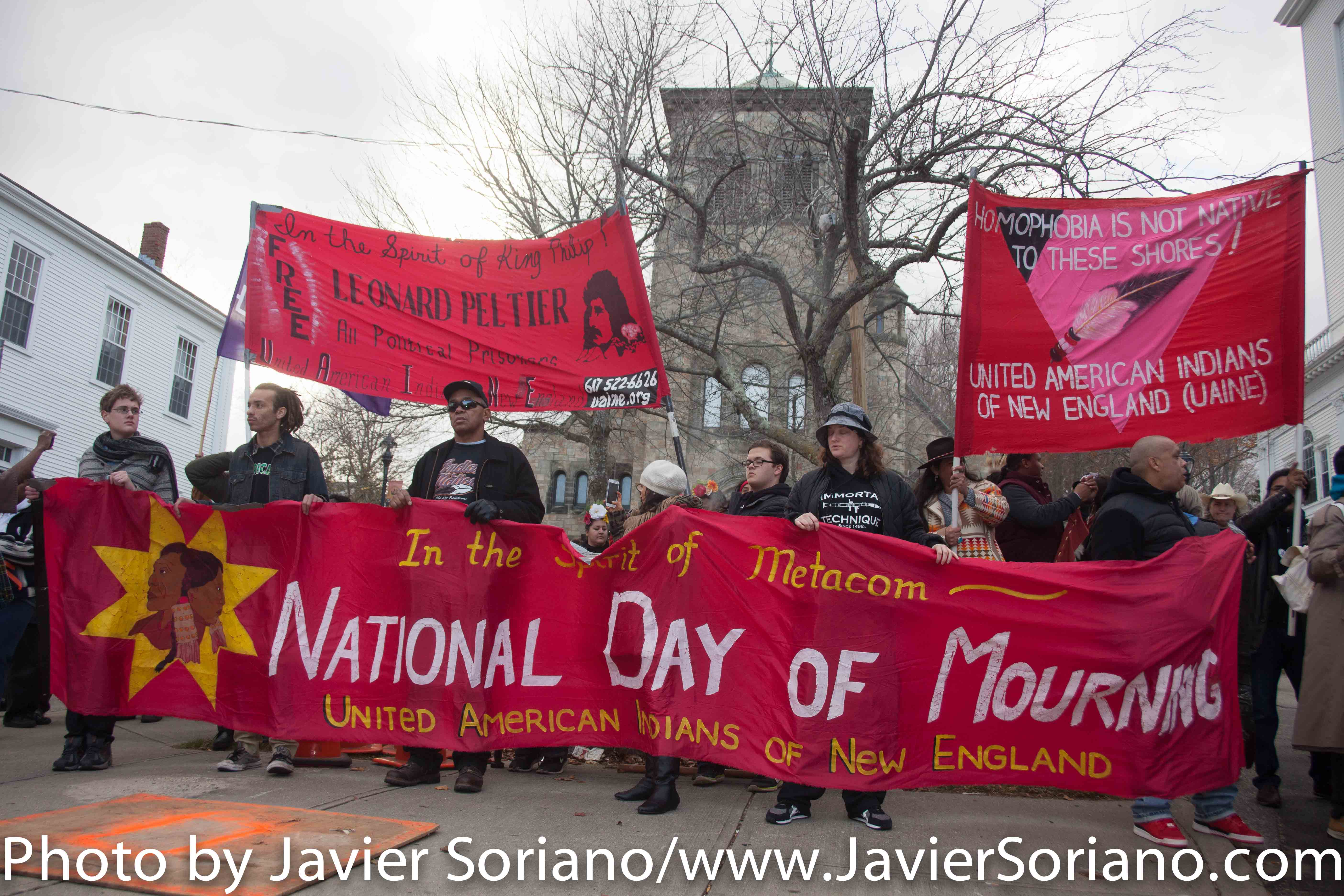 On Thursday, November 26, 2015, hundreds of Indigenous people and allies gathered at Cole’s Hill in Plymouth, Massachusetts to honor Native ancestors. According to the United American Indians of New England, “it is a day of remembrance and spiritual connection.” The 46th National Day of Mourning was dedicated to Native American political prisoner, Leonard Peltier. Photo by Javier Soriano/http://www.JavierSoriano.com/