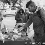 Domingo 9 de octubre de 2016. Manhattan, ciudad de Nueva York - Noveno Día Anual de Recordatorio Indígena.
Ofrenda de tabaco a los espíritus.

Sunday, October 9, 2016. Manhattan, New York City -  9th Annual NYC Indigenous Day Of Remembrance.
 Offering tobacco to the spirits. 
Photo by Javier Soriano/www.JavierSoriano.com