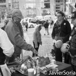 Domingo 9 de octubre de 2016. Manhattan, ciudad de Nueva York - Noveno Día Anual de Recordatorio Indígena.
Ofrenda de tabaco a los espíritus.

Sunday, October 9, 2016. Manhattan, New York City -  9th Annual NYC Indigenous Day Of Remembrance.
 Offering tobacco to the spirits. 
Photo by Javier Soriano/www.JavierSoriano.com
