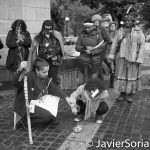 Domingo 9 de octubre de 2016. Manhattan, ciudad de Nueva York - Noveno Día Anual de Recordatorio Indígena.
Quemando la Bula Papal Inter Caetera.

Sunday, October 9, 2016. Manhattan, New York City -  9th Annual NYC Indigenous Day Of Remembrance. 
Burning the Papal Bull Inter Caetera. 
Photo by Javier Soriano/www.JavierSoriano.com