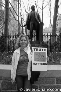 3/25/2017 NYC - People for Free Press. Activist in front of former Mexican President Benito Juárez's statue at Bryant Park. "Truth matters. People for free press." Photo by Javier Soriano/www.JavierSoriano.com