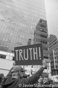3/25/2017 NYC - People for Free Press. Activist at Bryant Park. "Truth!" Photo by Javier Soriano/www.JavierSoriano.com