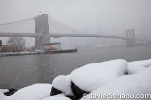3/21/2018. Brooklyn Bridge Park, Brooklyn, NYC - Winter Storm Toby. 21/3/2018. Parque del Puente de Brooklyn. Ciudad de Nueva York - Tormenta de Nieve Toby. Photo by Javier Soriano/www.JavierSoriano.com