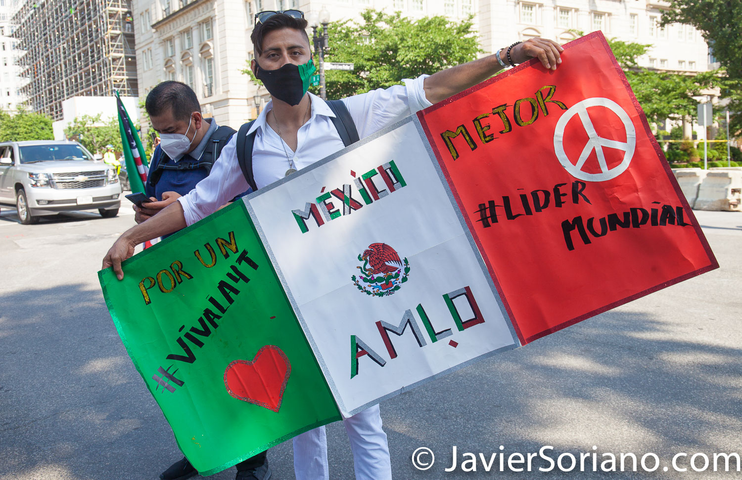 Miércoles 8 de julio de 2020. Washington, D. C., Estados Unidos de América - El presidente mexicano Andrés Manuel López Obrador (comúnmente conocido por sus iniciales AMLO) se reunió con el presidente de USA, Donald Trump en Washington, D. C. Mexicanas y mexicanos realizaron diferentes manifestaciones en Washington, D. C. para apoyar al presidente mexicano. Esta celebración por la visita de AMLO es en Lafayette Square, a un lado de la Casa Blanca. Foto por Javier Soriano/www.JavierSoriano.com
