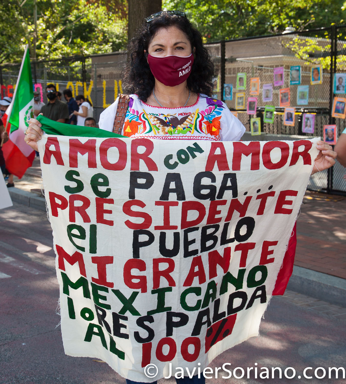 Miércoles 8 de julio de 2020. Washington, D. C., Estados Unidos de América - El presidente mexicano Andrés Manuel López Obrador (comúnmente conocido por sus iniciales AMLO) se reunió con el presidente de USA, Donald Trump en Washington, D. C. Mexicanas y mexicanos realizaron diferentes manifestaciones en Washington, D. C. para apoyar al presidente mexicano. Esta celebración por la visita de AMLO es en Lafayette Square, a un lado de la Casa Blanca. Foto por Javier Soriano/www.JavierSoriano.com