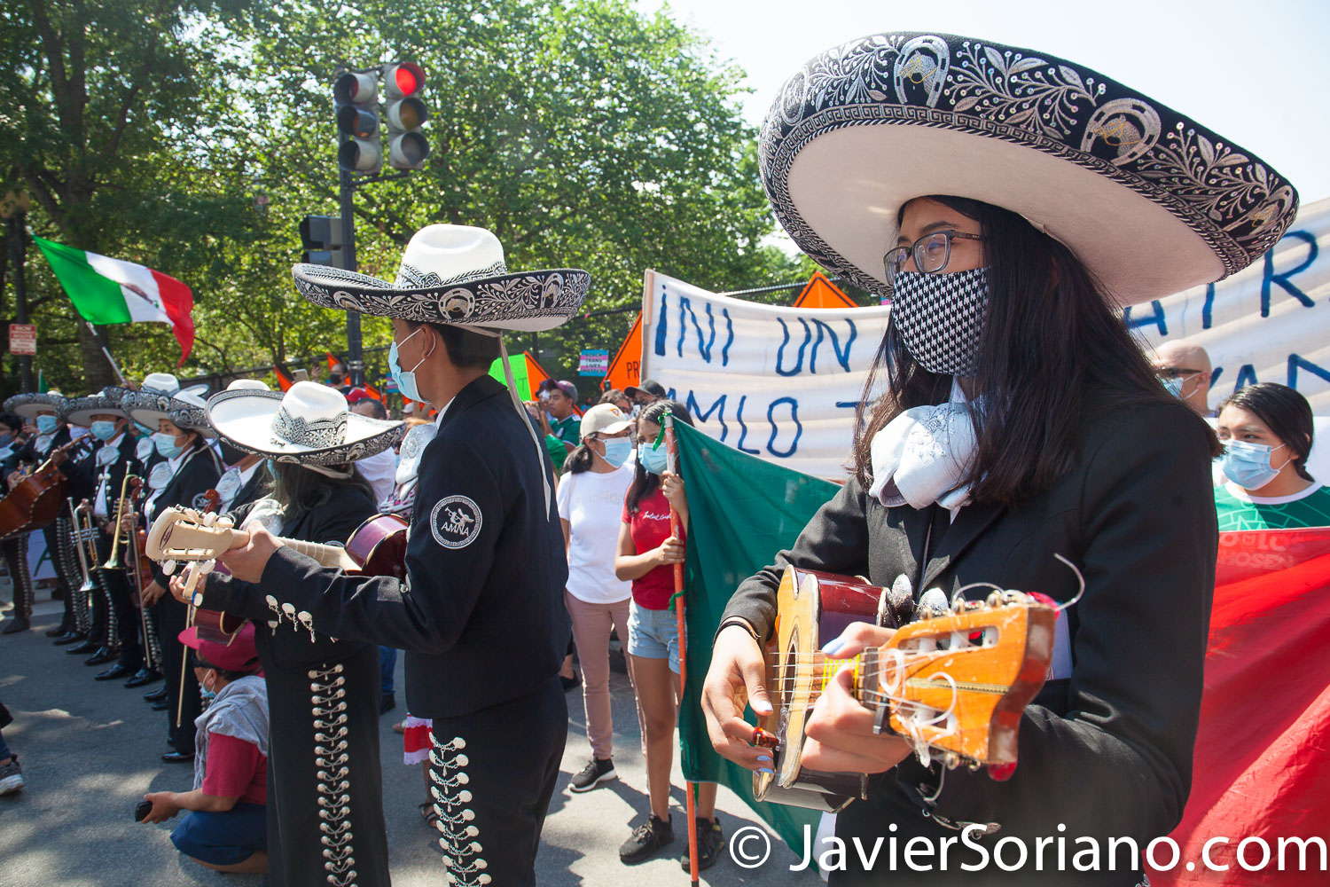 Miércoles 8 de julio de 2020. Washington, D. C., Estados Unidos de América - El presidente mexicano Andrés Manuel López Obrador (comúnmente conocido por sus iniciales AMLO) se reunió con el presidente de USA, Donald Trump en Washington, D. C. Mexicanas y mexicanos realizaron diferentes manifestaciones en Washington, D. C. para apoyar al presidente mexicano. La Academia De Mariachi Nuevo Amanecer de Queens, ciudad de Nueva York interpretó varias canciones. Foto por Javier Soriano/www.JavierSoriano.com