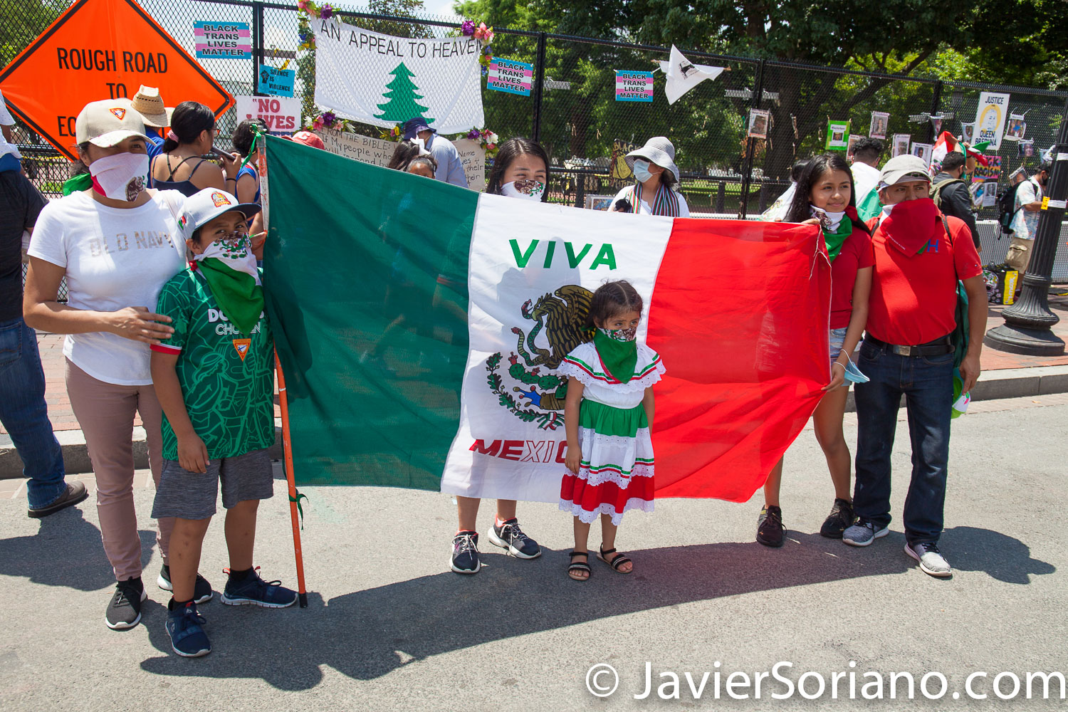 Miércoles 8 de julio de 2020. Washington, D. C., Estados Unidos de América - El presidente mexicano Andrés Manuel López Obrador (comúnmente conocido por sus iniciales AMLO) se reunió con el presidente de USA, Donald Trump en Washington, D. C. Mexicanas y mexicanos realizaron diferentes manifestaciones en Washington, D. C. para apoyar al presidente mexicano. Esta celebración por la visita de AMLO es en Lafayette Square, a un lado de la Casa Blanca. Foto por Javier Soriano/www.JavierSoriano.com