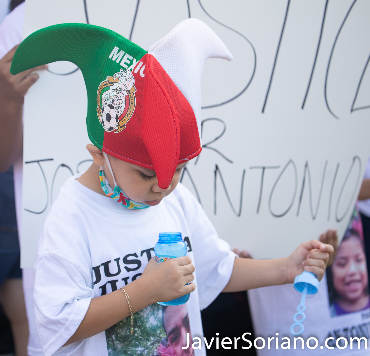 Jueves 16 de julio de 2020. Brooklyn, Ciudad de Nueva York –  Manifestación para demandar justicia para José Antonio Barrera.  El sábado 11 de julio de 2020, José Antonio fue atropellado por el conductor Kareem Denton. Médicos llevaron a Antonio al Centro Médico Maimónides, pero no pudo ser salvado. Kareem Denton fue dejado en libertad.  Araceli Sanchez, viuda de José Antonio Barrera pide justicia para su esposo y su familia.   Foto por Javier Soriano/www.JavierSoriano.com 