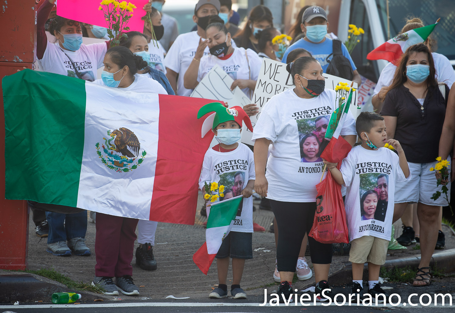 Jueves 16 de julio de 2020. Brooklyn, Ciudad de Nueva York – Manifestación para demandar justicia para José Antonio Barrera. El sábado 11 de julio de 2020, José Antonio fue atropellado por el conductor Kareem Denton. Médicos llevaron a Antonio al Centro Médico Maimónides, pero no pudo ser salvado. Kareem Denton fue dejado en libertad. Araceli Sanchez, viuda de José Antonio Barrera pide justicia para su esposo y su familia. Las personas marcharon de la casa de Araceli al precinto 66 para exigir justicia para José Antonio. Foto por Javier Soriano/www.JavierSoriano.com