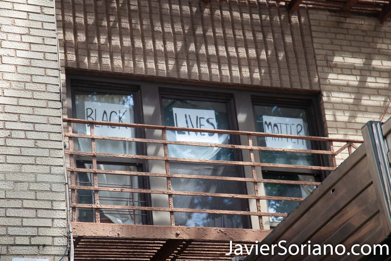 Saturday, August 15, 2020. Brooklyn, New York City - On Friday, August 14, 2020, Deshawn Reid was shot and killed in Flatbush. Residents in the building where Reid lived have signs that says, “Black Lives Matter,” “Cancel Rent,” and “Cancel Rent Cuomo.” Photo by Javier Soriano/www.JavierSoriano.com