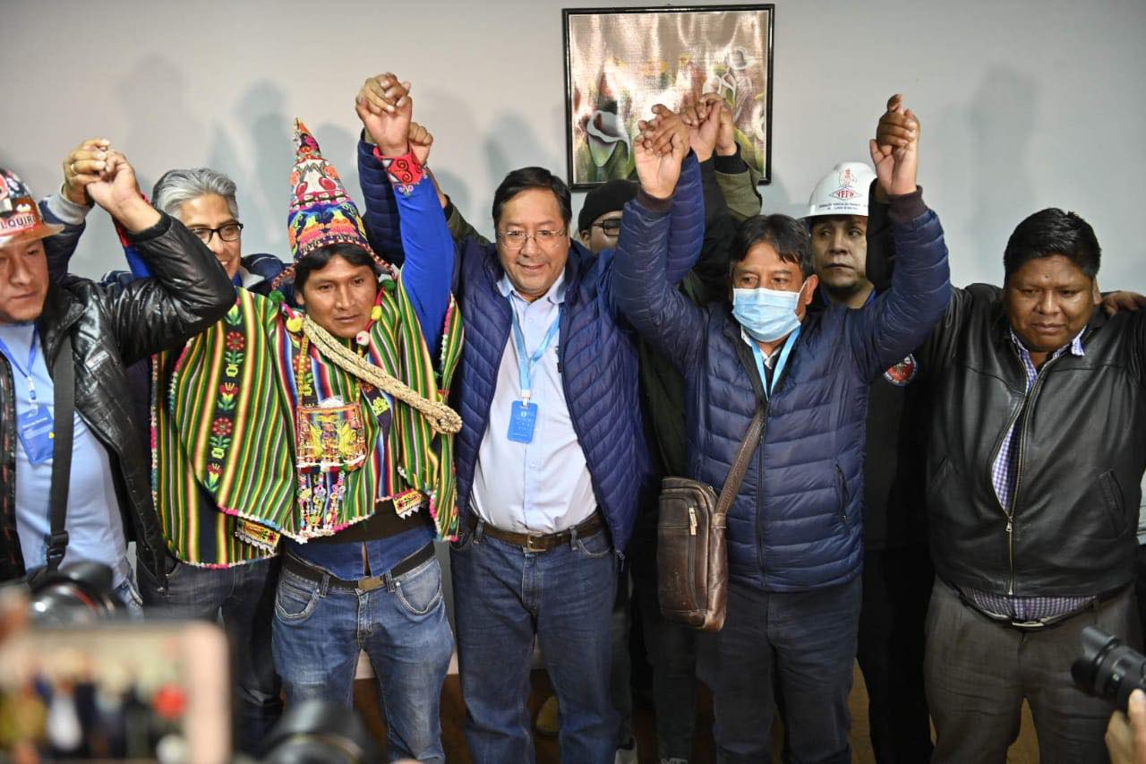 Luis Arce Catacora (en el centro), será el próximo Presidente de Bolivia. Foto por Luis Arce Catacora.