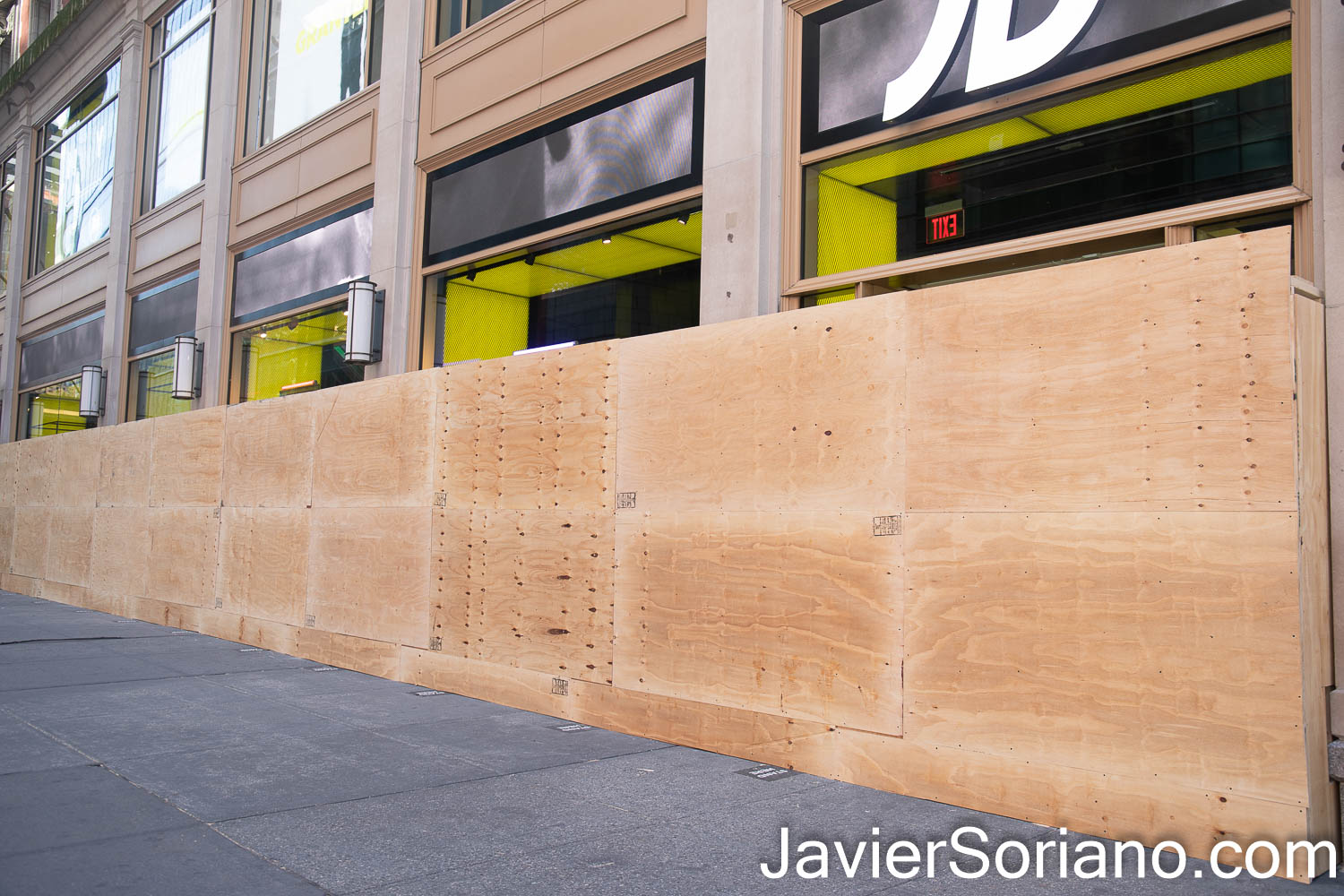 Wednesday, November 4, 2020. Manhattan, New York City – Stores in the Times Square area covered their windows with boards. Store owners fear possible unrest after the general election day. Photo by Javier Soriano/www.JavierSoriano.com