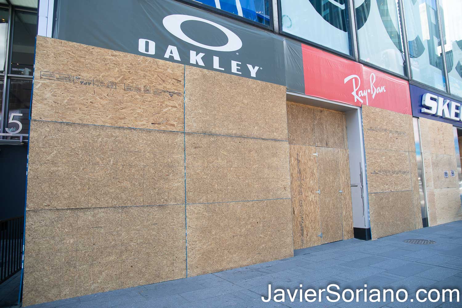 Wednesday, November 4, 2020. Manhattan, New York City – Stores in the Times Square area covered their windows with boards. Store owners fear possible unrest after the general election day. Photo by Javier Soriano/www.JavierSoriano.com