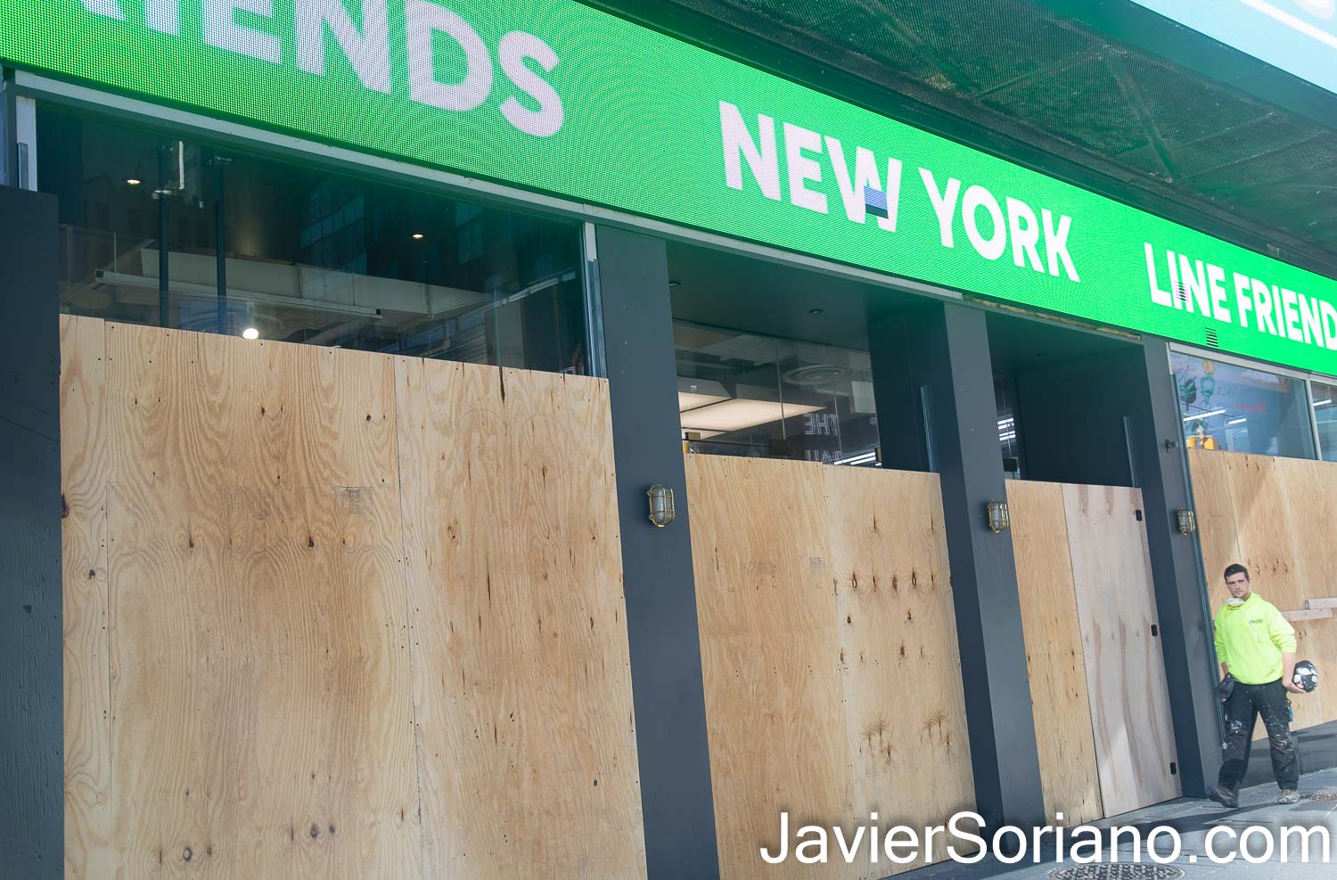 Wednesday, November 4, 2020. Manhattan, New York City – Stores in the Times Square area covered their windows with boards. Store owners fear possible unrest after the general election day. Photo by Javier Soriano/www.JavierSoriano.com