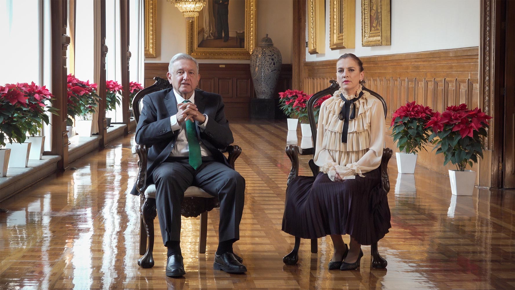 El presidente Andrés Manuel López Obrador y la doctora Beatriz Gutiérrez Müller enviaron un mensaje a las y los mexicanos con motivo de la Nochebuena 2020. Foto por el gobierno mexicano.