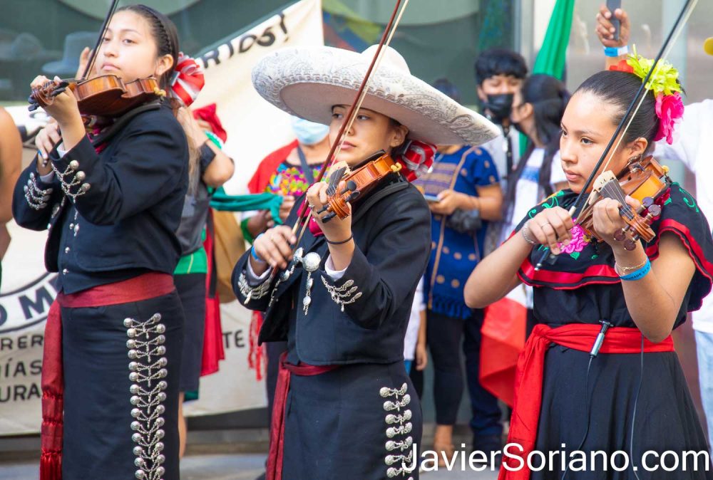 Domingo 19 de septiembre de 2021. Manahatta, Lenapehoking (Manhattan, ciudad de Nueva York) - Desfile Número 27 de la Independencia de México en Manhattan. ESTA FOTO: Mariachi Habaneros. Foto por Javier Soriano/www.JavierSoriano.com