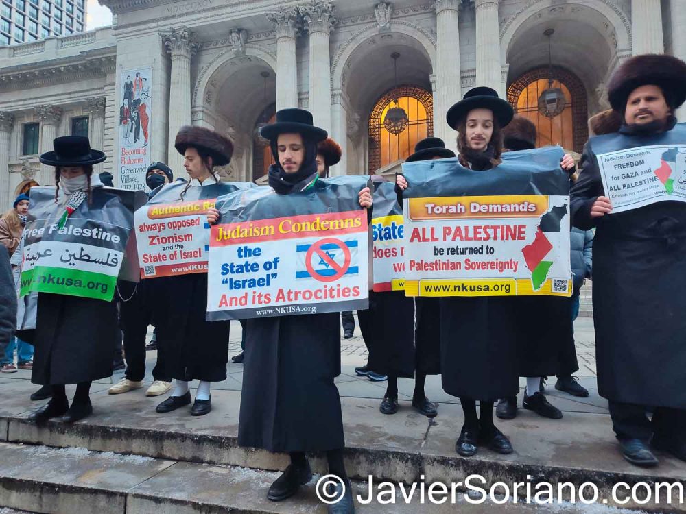 The demonstration “ARMS EMBARGO NOW! ALL OUT FOR GAZA” in Manahatta, Lenapehoking (Manhattan, New York City), was organized by the Shut It Down For Palestine coalition (www.shutitdown4palestine.org), on December 21, 2024. Photo by Javier Soriano / www.javiersoriano.com