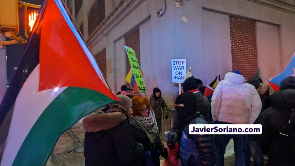 Martes 3 de febrero de 2026. Lenapehoking (ciudad de Nueva York) – Protesta en apoyo del PRESIDENTE DE VENEZUELA, NICOLÁS MADURO Y LA PRIMERA COMBATIENTE, CILIA FLORES, afuera del Metropolitan Detention Center en Brooklyn, ciudad de Nueva York, el 3 de febrero de 2026. Foto por Javier Soriano/www.JavierSoriano.com. Tuesday, February 3, 2026. Lenapehoking (New York City) – Protest in support of the PRESIDENT OF VENEZUELA, NICOLÁS MADURO, AND FIRST COMBATANT, CILIA FLORES, outside the Metropolitan Detention Center in Brooklyn, New York City, on February 3, 2026. Photo by Javier Soriano/www.JavierSoriano.com.