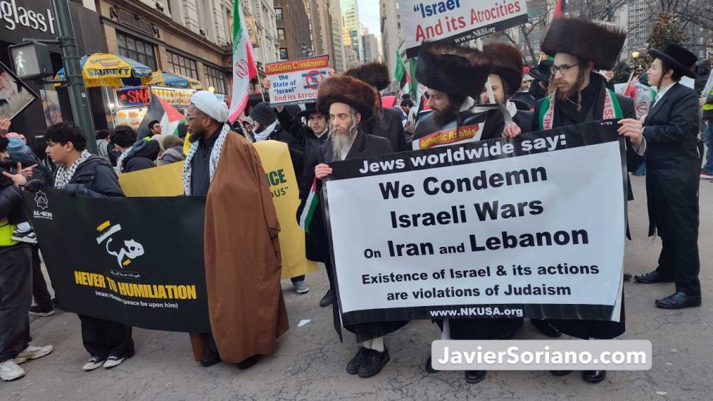 The “International Day of Al Quds” in Manahatta, Lenapehoking (Manhattan, New York City), was organized by the Al Quds Committee New York, on March 13, 2026. Photo by Javier Soriano/www.JavierSoriano.com.

El “Día Internacional de Al Quds” en Manahatta, Lenapehoking (Manhattan, ciudad de Nueva York), fue organizada por Al Quds Committee New York, el 13 de marzo de 2026. Foto por Javier Soriano/www.JavierSoriano.com.