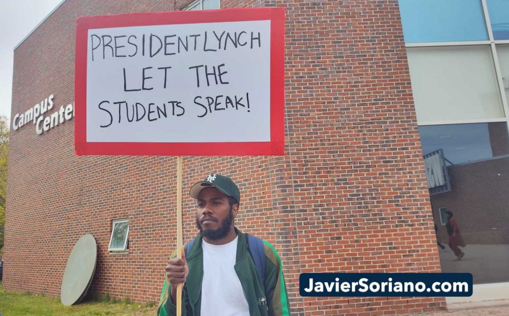 Lenapehoking (New York City) – On Tuesday, April 28, 2026, “Students for Justice in Palestine at the College of Staten Island” and the “Student-worker coalition at the College of Staten Island” held a rally and march to demand that the College of Staten Island president Timothy Lynch reinstate the valedictorian live address for commencement. Photo by Javier Soriano / www.JavierSoriano.com .