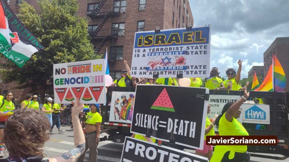 Pro-Palestine, anti-genocide LGBTQ+ New Yorkers and allies participated in the Queens Pride Parade in Jackson Heights, Queens; Lenapehoking (New York City) on Sunday, June 7, 2026. Photo by Javier Soriano/www.JavierSoriano.com. Personas neoyorquinas LGBTQ+, junto a personas aliadas, que apoyan la soberanía de Palestina y que están contra el genocidio, participaron en el Desfile del Orgullo de Queens en Jackson Heights, Queens; Lenapehoking (ciudad de Nueva York), el domingo 7 de junio de 2026. Foto de Javier Soriano/www.JavierSoriano.com.